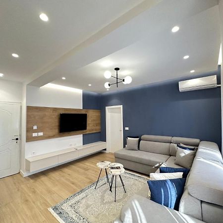 Luxurious Seaside Apartment Durrës Exteriör bild