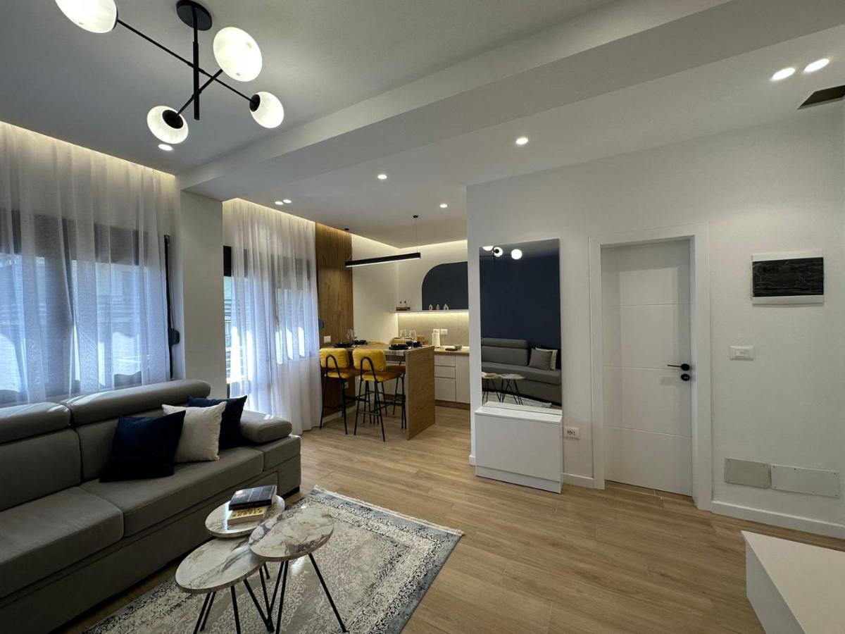 Luxurious Seaside Apartment Durrës Exteriör bild