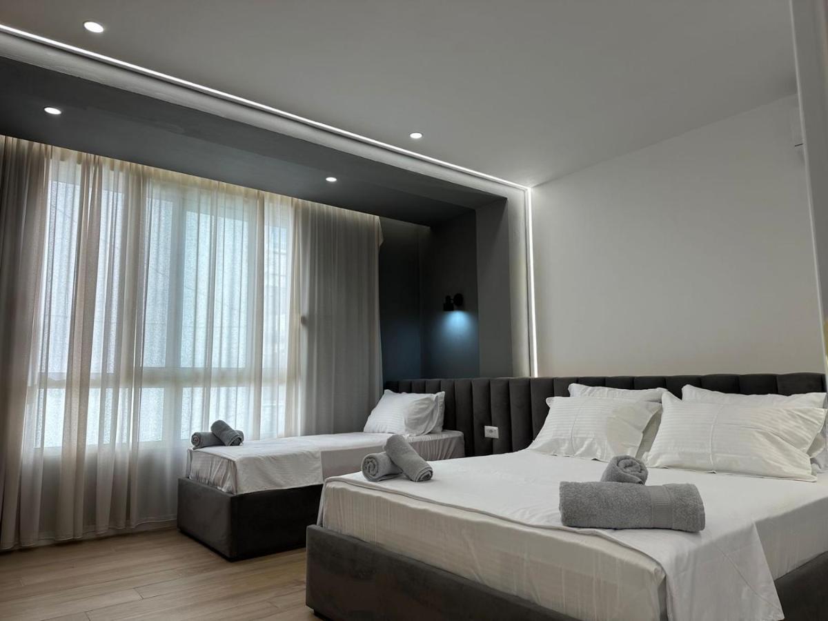 Luxurious Seaside Apartment Durrës Exteriör bild