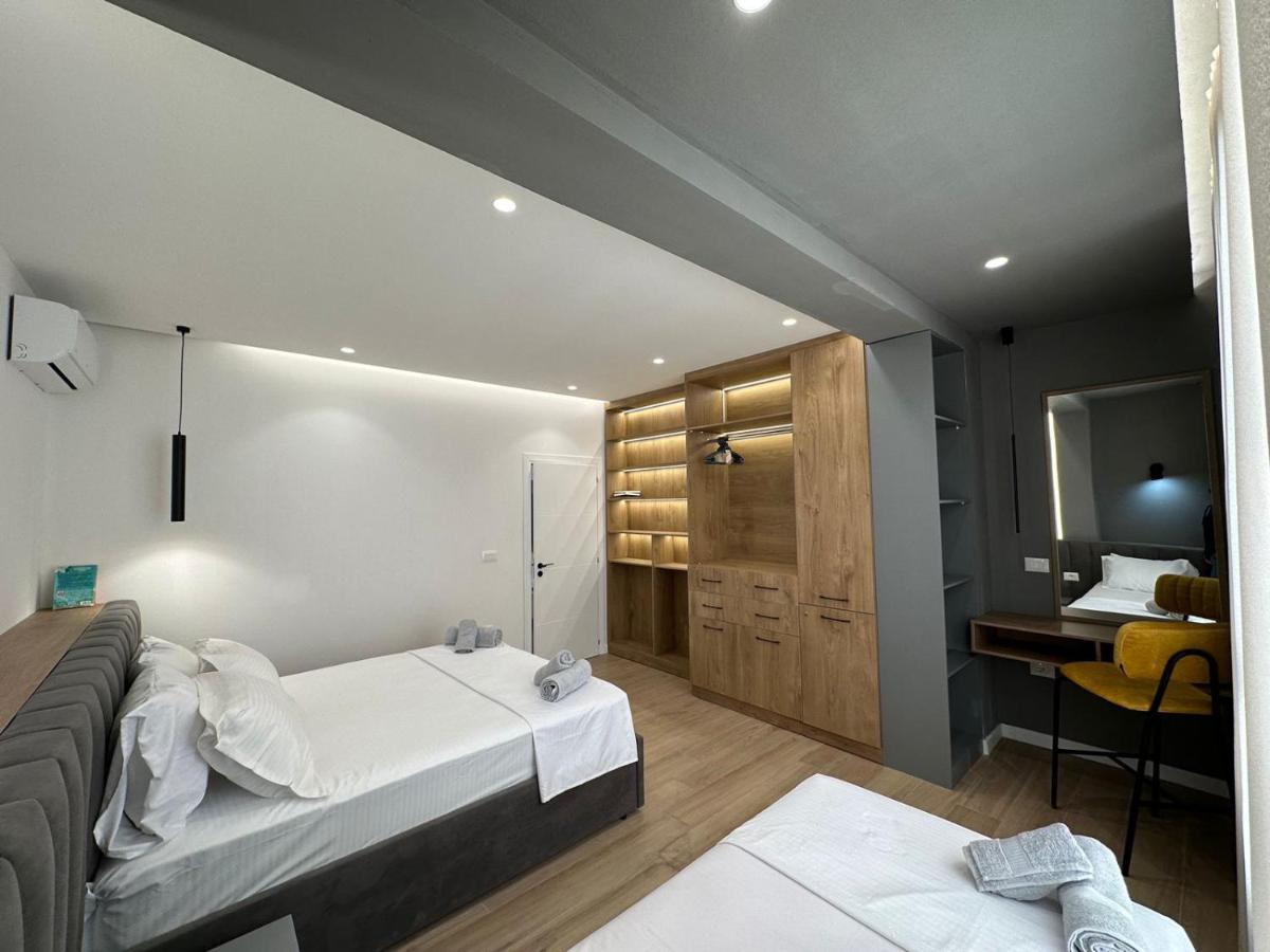 Luxurious Seaside Apartment Durrës Exteriör bild