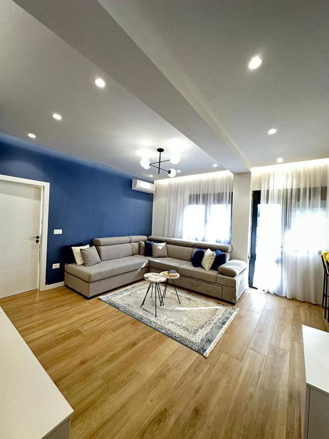 Luxurious Seaside Apartment Durrës Exteriör bild
