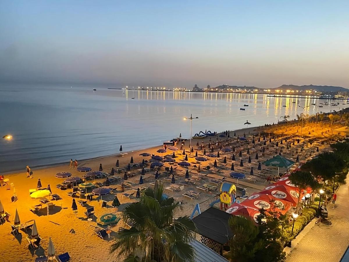 Luxurious Seaside Apartment Durrës Exteriör bild