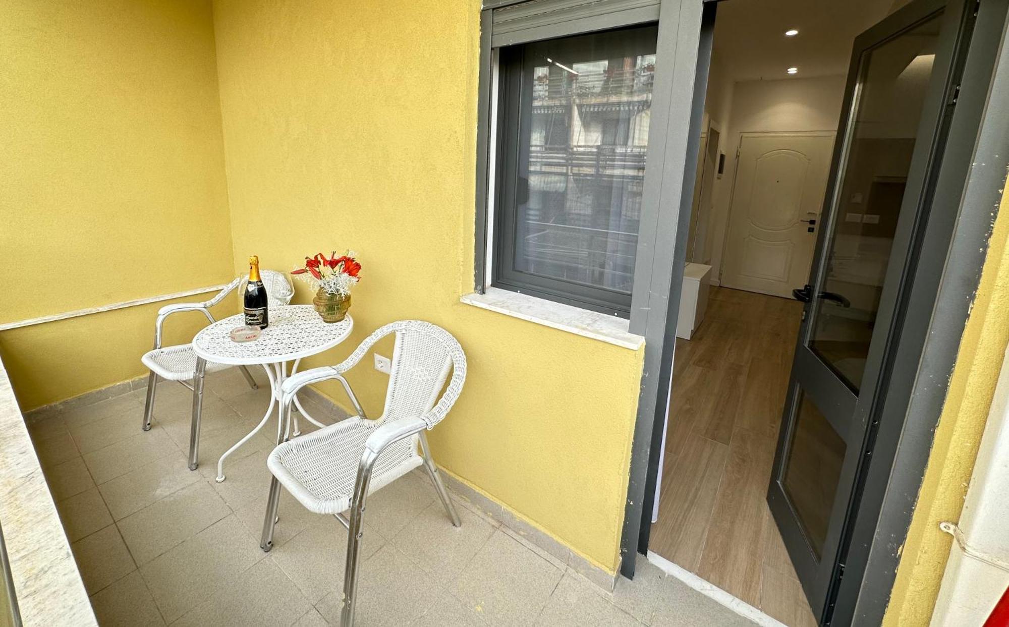 Luxurious Seaside Apartment Durrës Exteriör bild
