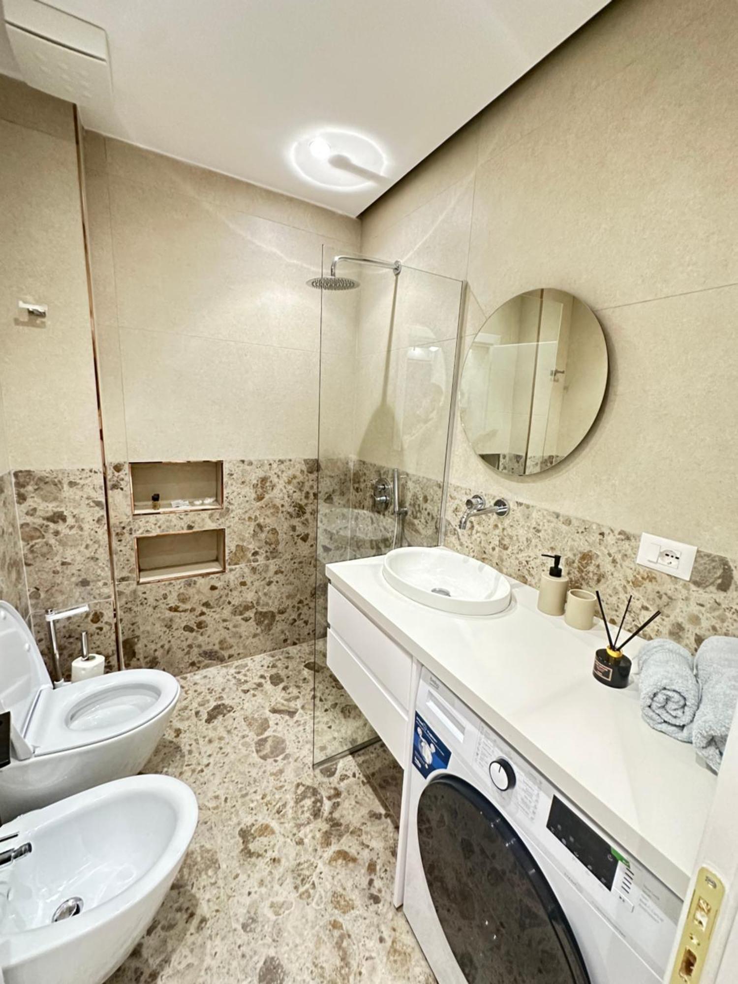 Luxurious Seaside Apartment Durrës Exteriör bild